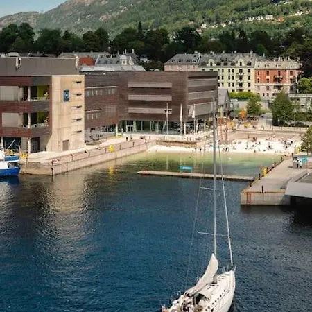 Sentrums-naer Med Sjoutsikt Apartment *