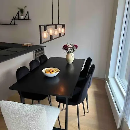 Apartment Sentrums-naer Med Sjoutsikt